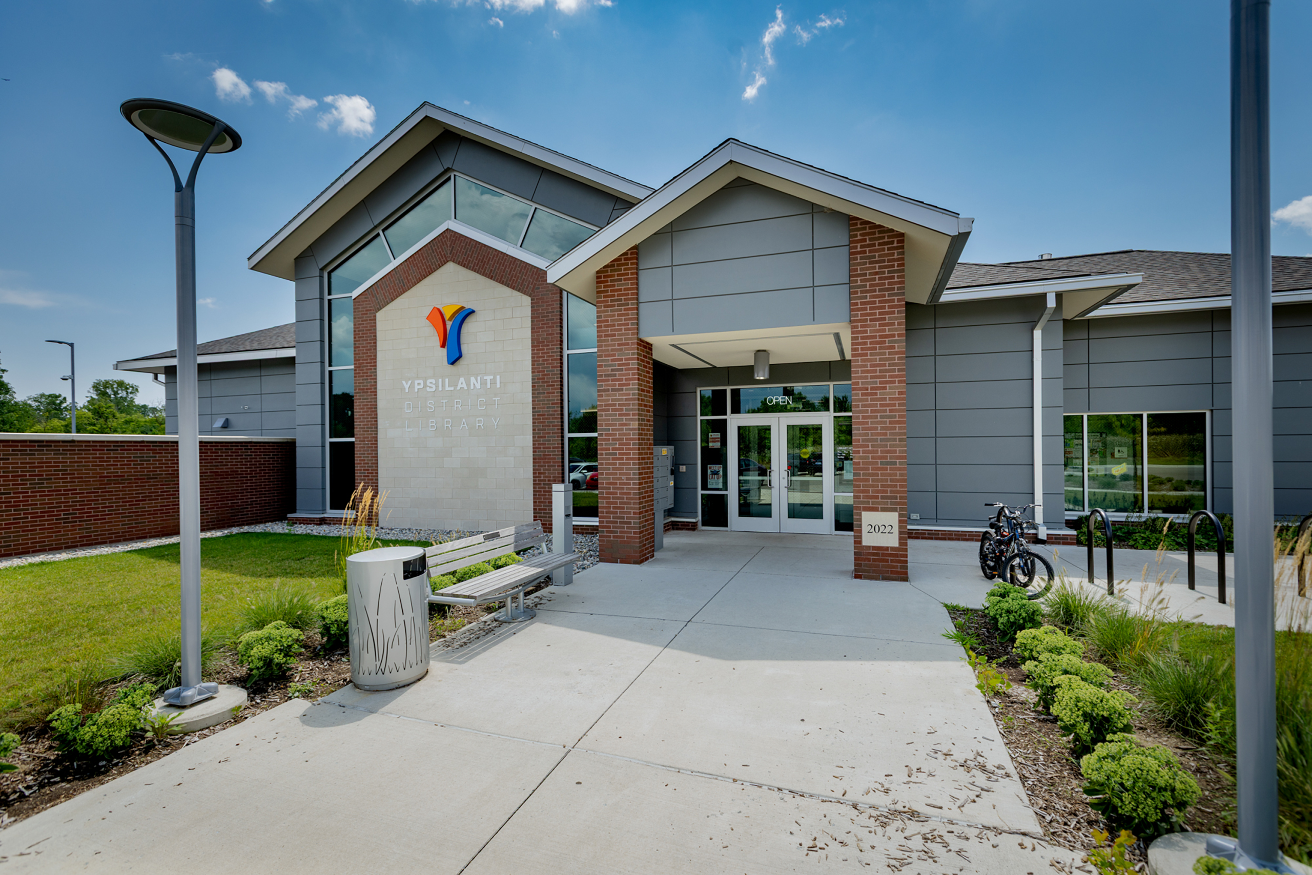 Superior Township Branch, entrance